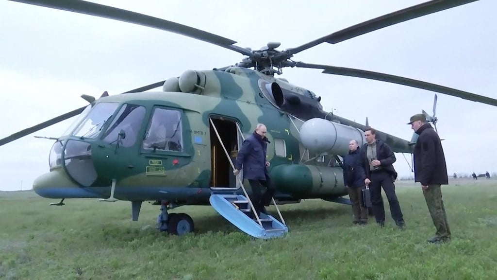 Putin travels to Ukraine to speak with Russian forces