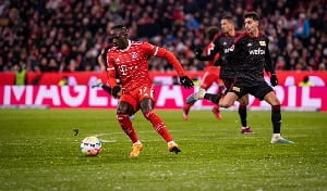Sadio Mane told to join PSG after Bayern’s stuggles