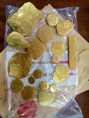 5 ‘gold thieves’ including 3 siblings busted