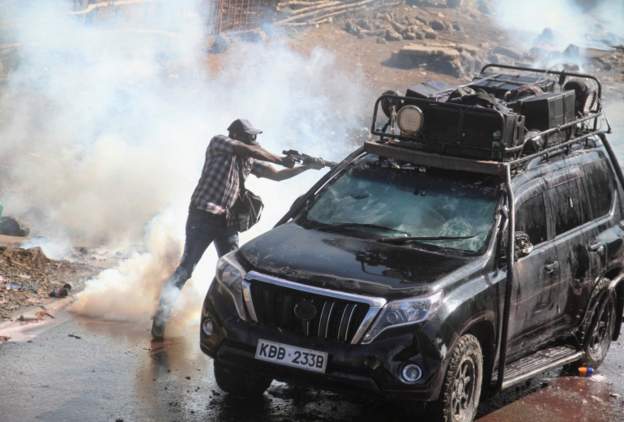 Police officer under investigations for using tear gas on journalists – Kenya police