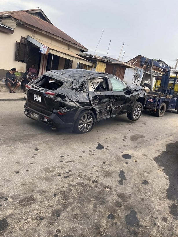 4 escape unscathed after deadly accident on Nsawam road