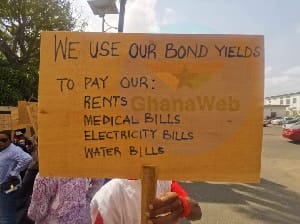Pensioner describes delayed payment of bonds by govt as robbery