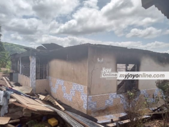 Father rescues 8 children from fire incident at Sehwi Akaasu