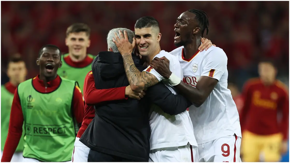 Jose Mourinho videos his “warriors”  during a post match dinner