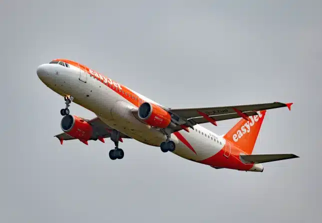 Man requests part payment after lightning struck an EasyJet flight