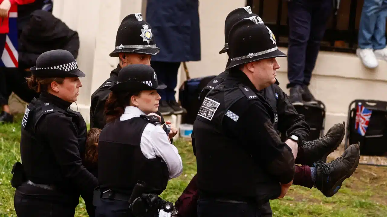 UK police under fire for how they handled the anti-monarchy protests