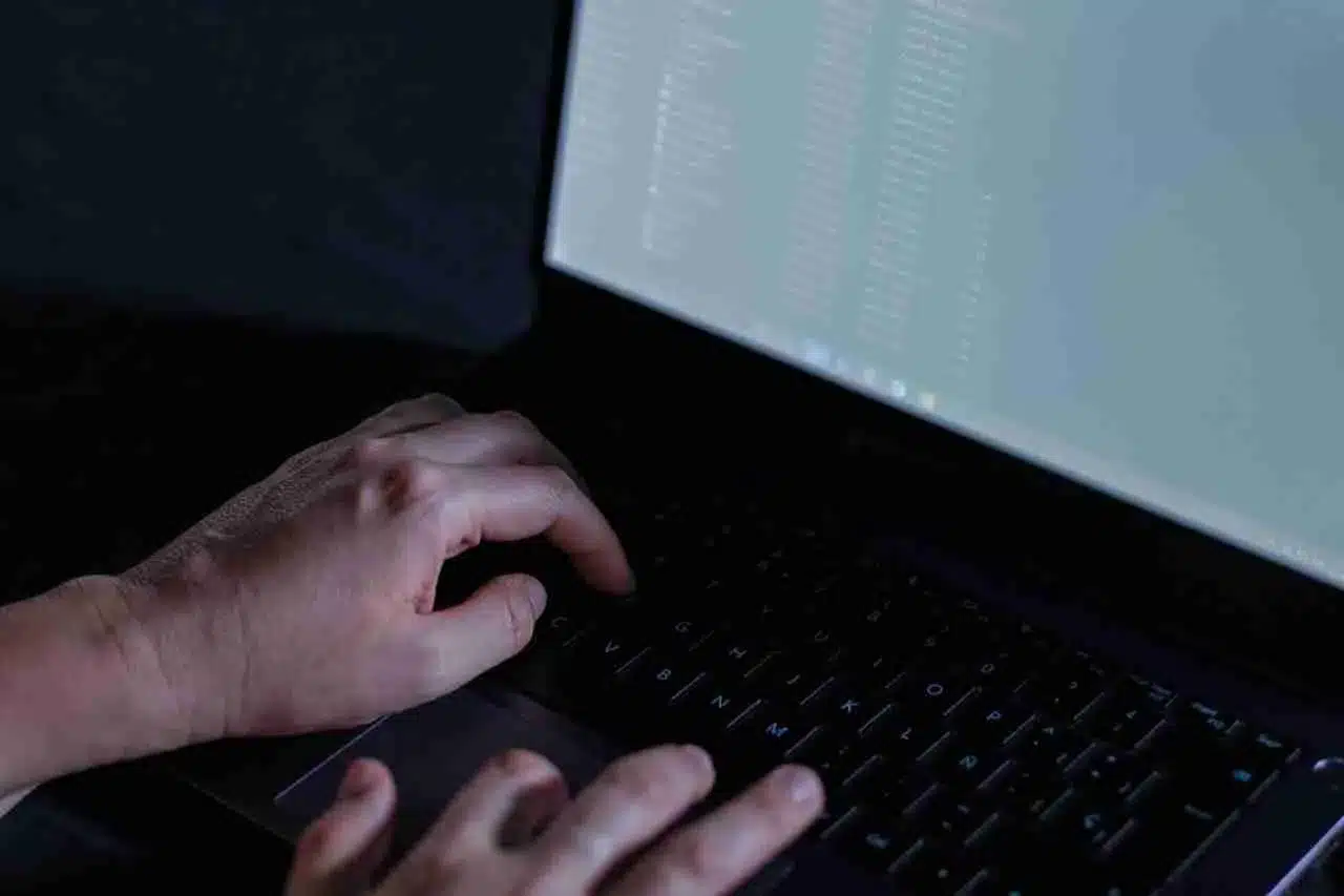 Prisoners in UK receive internet-free laptops