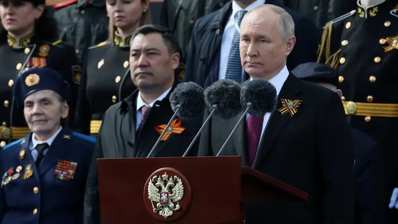 Putin conducts an abbreviated Victory Day in Moscow