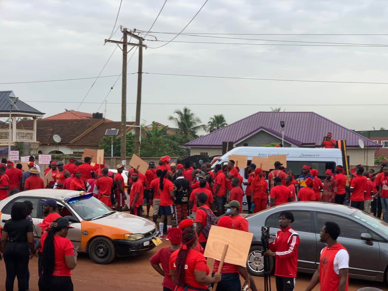 Teshie residents protest to demand fixing of bad roads