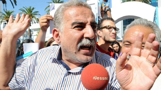 Reporter in Tunisia in police grips for   insulting president