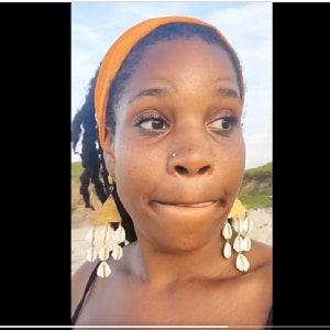 Angry American tourist disgusted by Ghanaian beach filth
