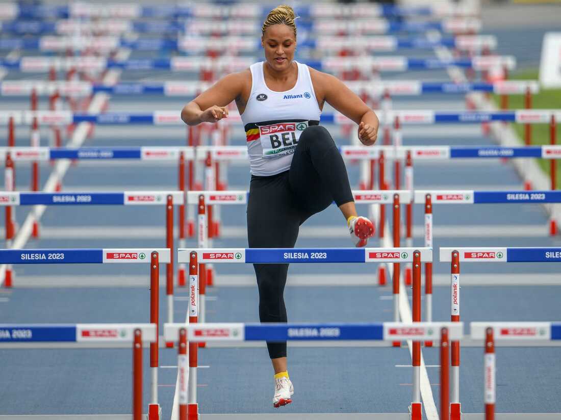 Shot putter runs 100m hurdles to prevent her country from being disqualified at the European Athletics Championships