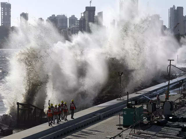 Over 150,000 evacuated from India, Pakistan over cyclone