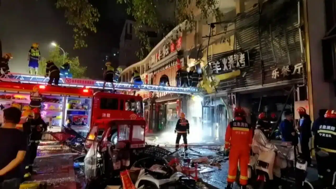 31 people killed in gas explosion at barbecue restaurant in China