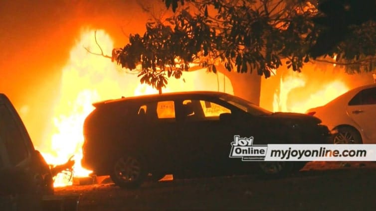 Mechanic shops at Asokwa catch fire