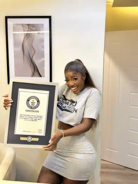 Hilda Baci receives plaque from Guiness World Records