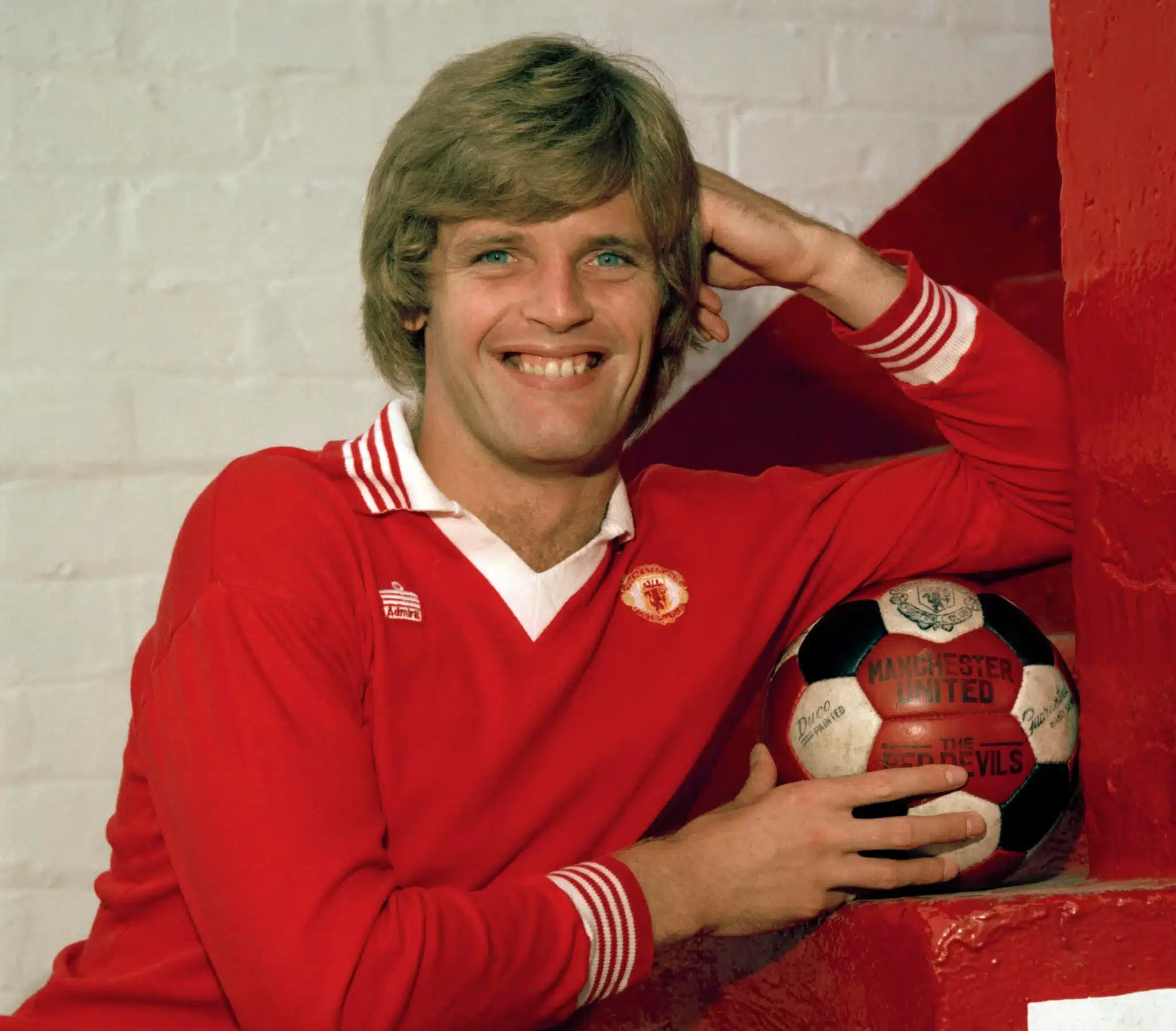 Football icon McQueen dies at age 70