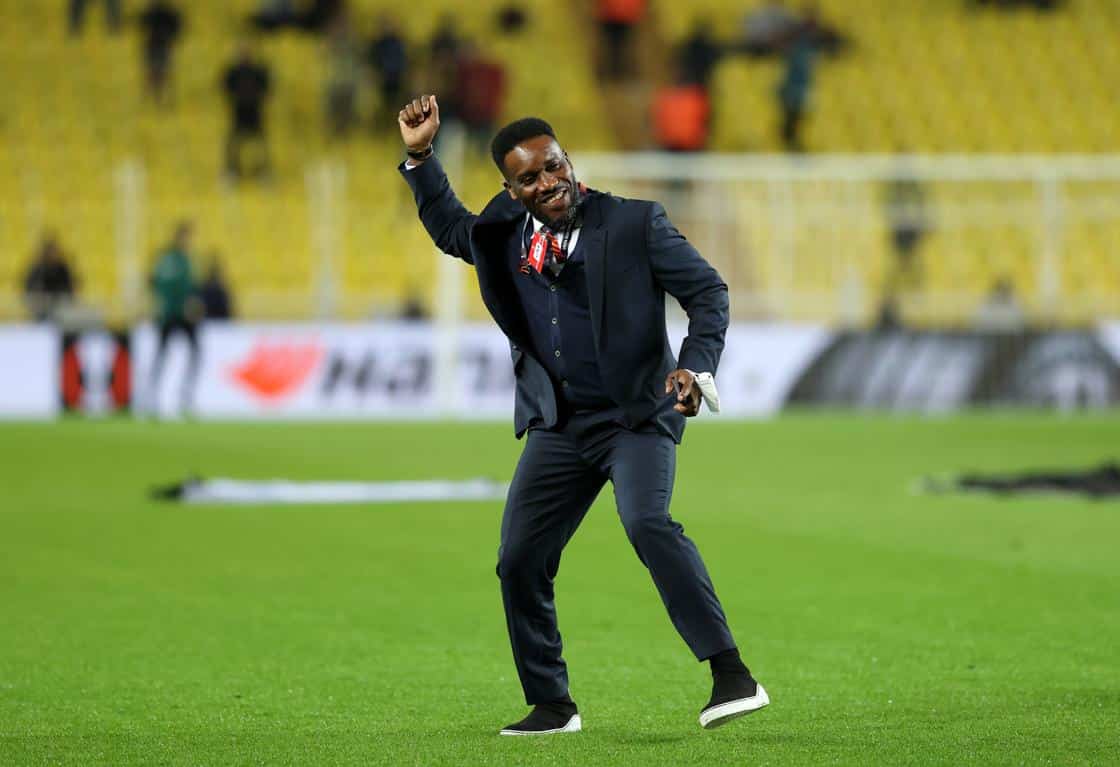 Okocha praised for dribbling 2 players in front of Ronaldinho