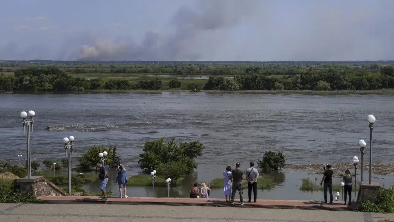 Ukraine dam collapse hinders sides in war’s critical phase