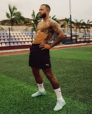 Memphis Depay visits roots, trains at Kwadwo Asamoah’s new mini-stadium
