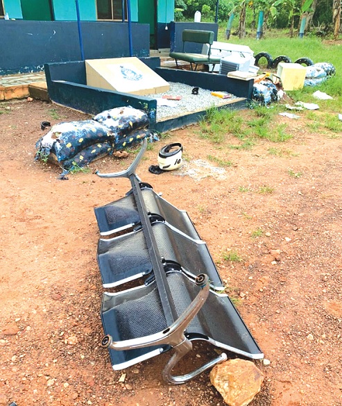 Angry Nkrankwanta youth attack immigration officers