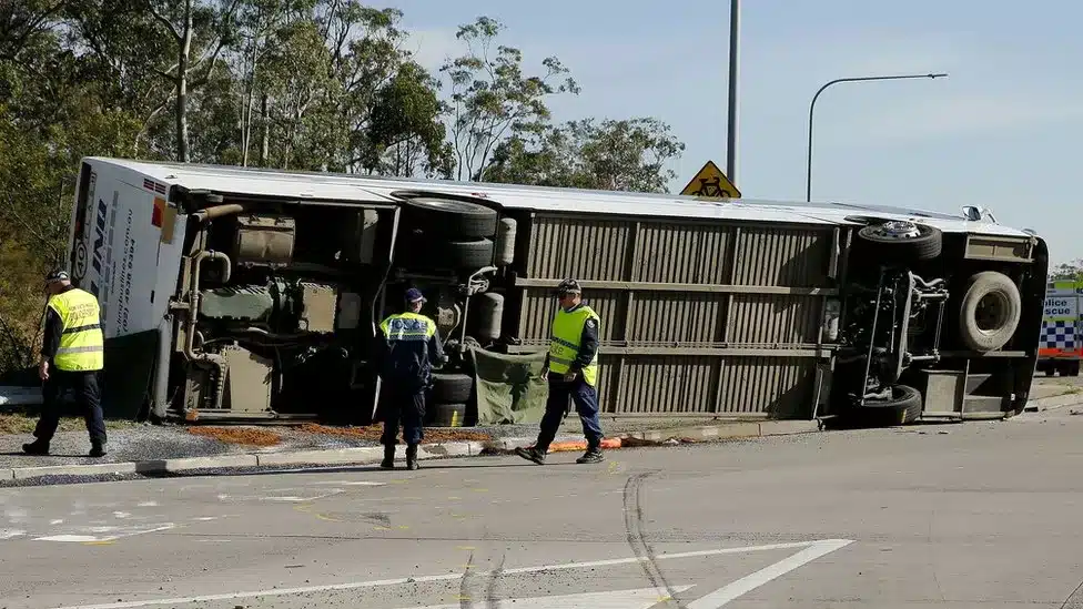 10 dead in wedding bus crash in Australia
