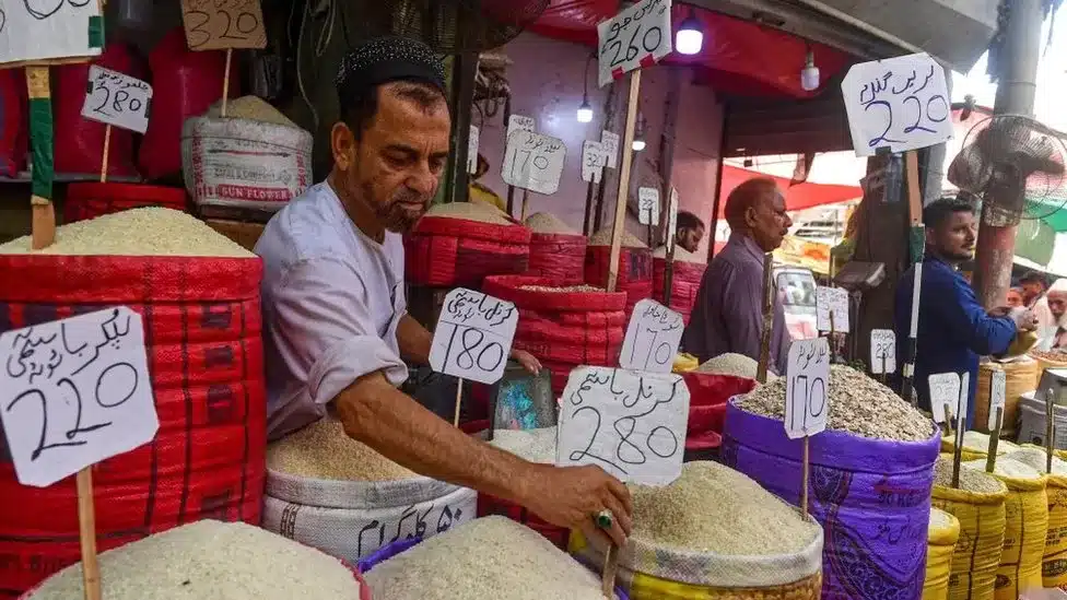 IMF and Pakistan reach staff level agreement for $3bn bailout deal