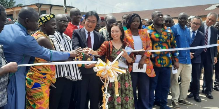 Bawumia commissions 31.2 KM Assin-Praso-Assin-Fosu Road