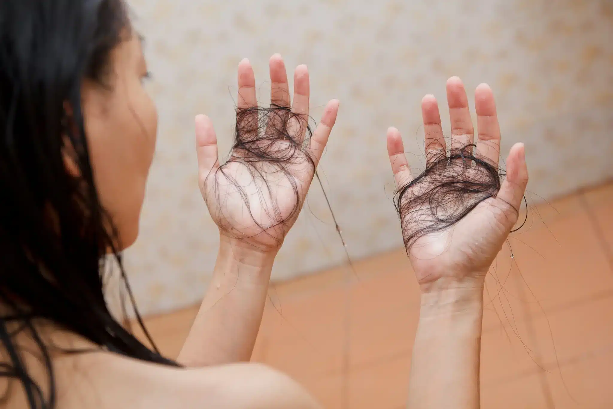 8 tips to deal with hair loss during cancer treatment