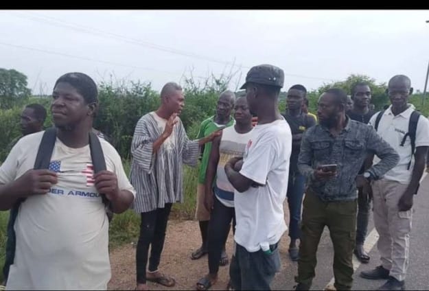 Ghetto boys overpower police, leaving 2 Officers injured in Gomoa Nyanyano