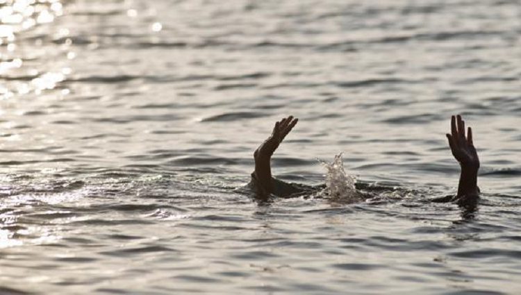 Students drown after sneaking out to swim in river