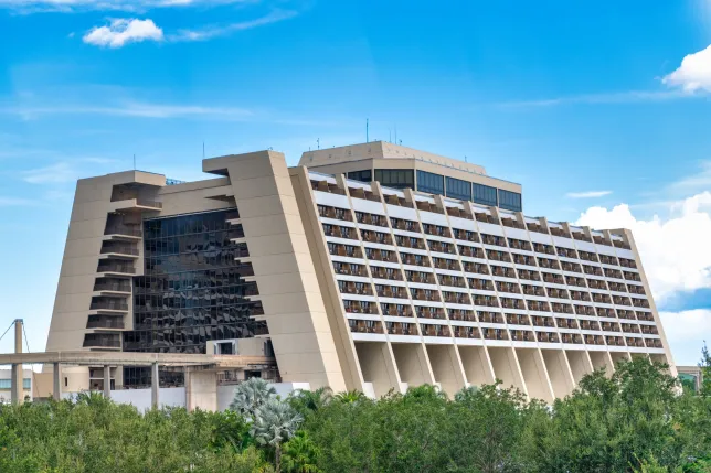 Man dies after falling from balcony of Disney World resort