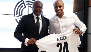  Abedi Pele and Dede Ayew seen sharing father and son moment