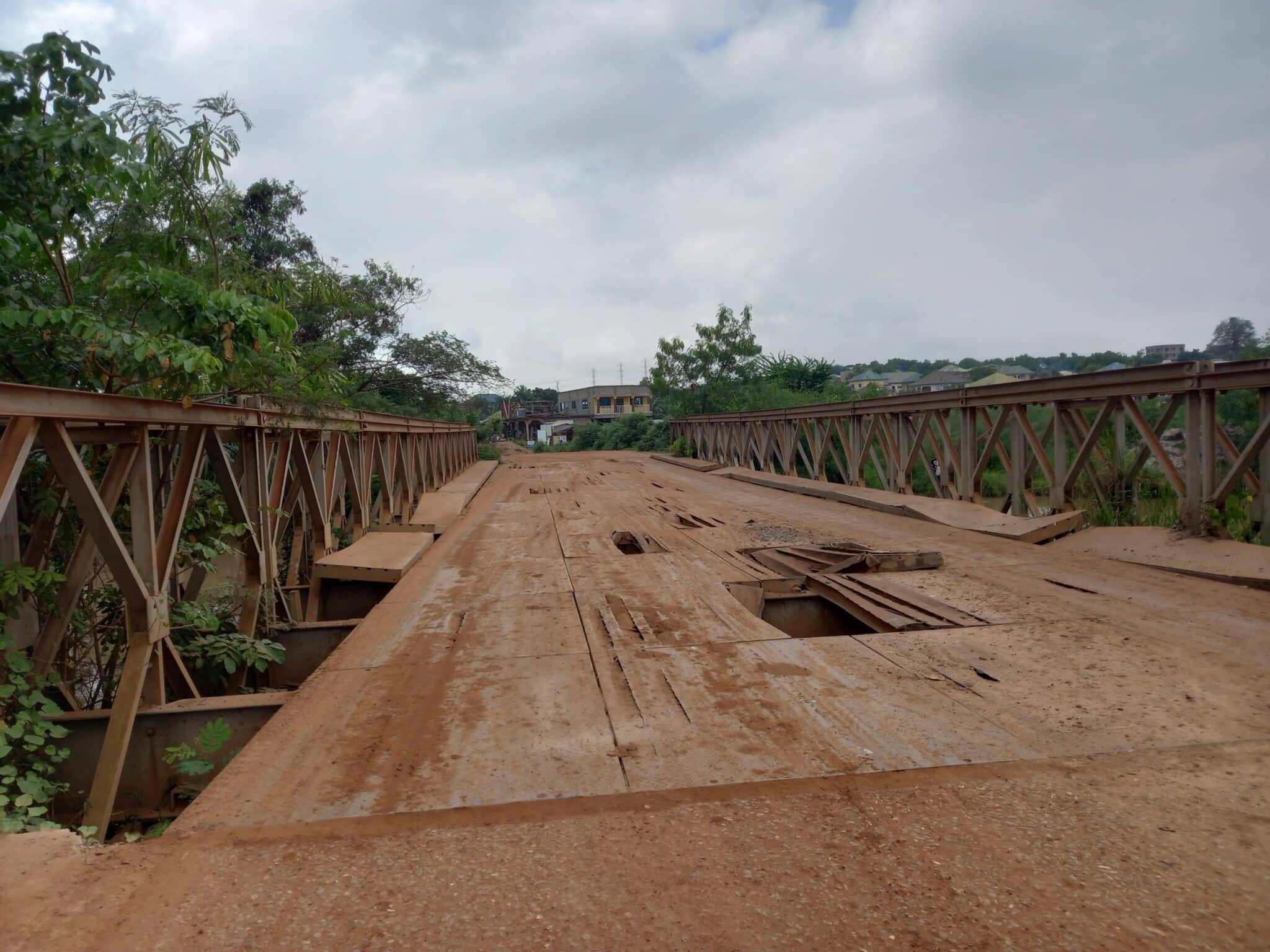 Afienya–Dawenya metal bridge in dilapidated state