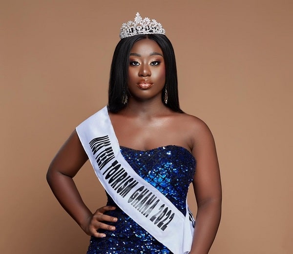 Calista Amoateng pays courtesy call to Asantehemaa
