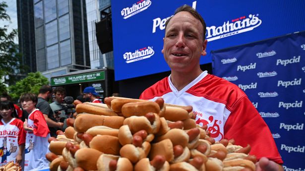 Man sets record straight, eats 62 hot dogs
