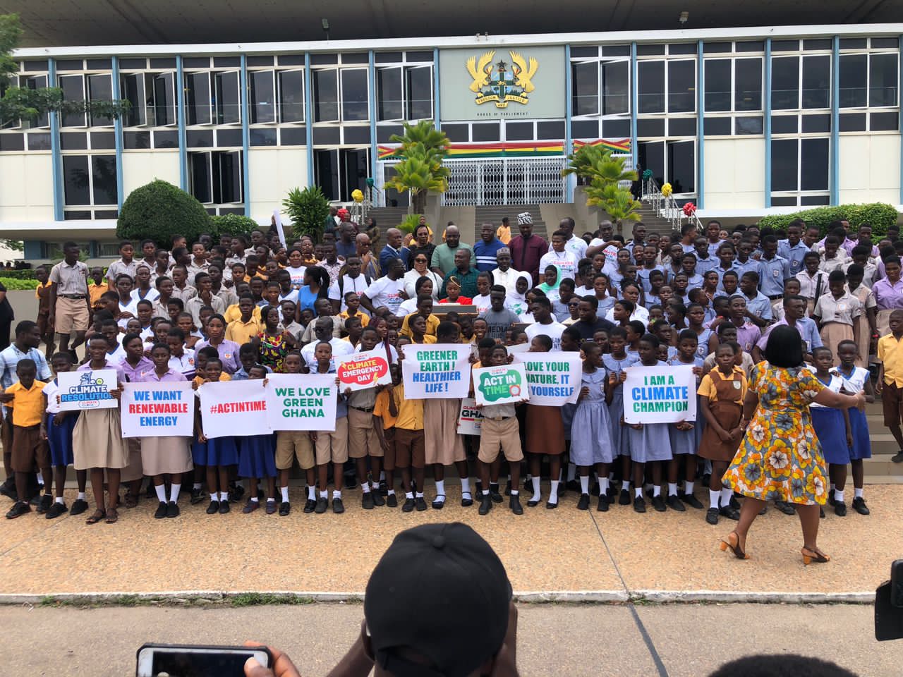 500 students, Okyeame Kwame petition Parliament over climate change