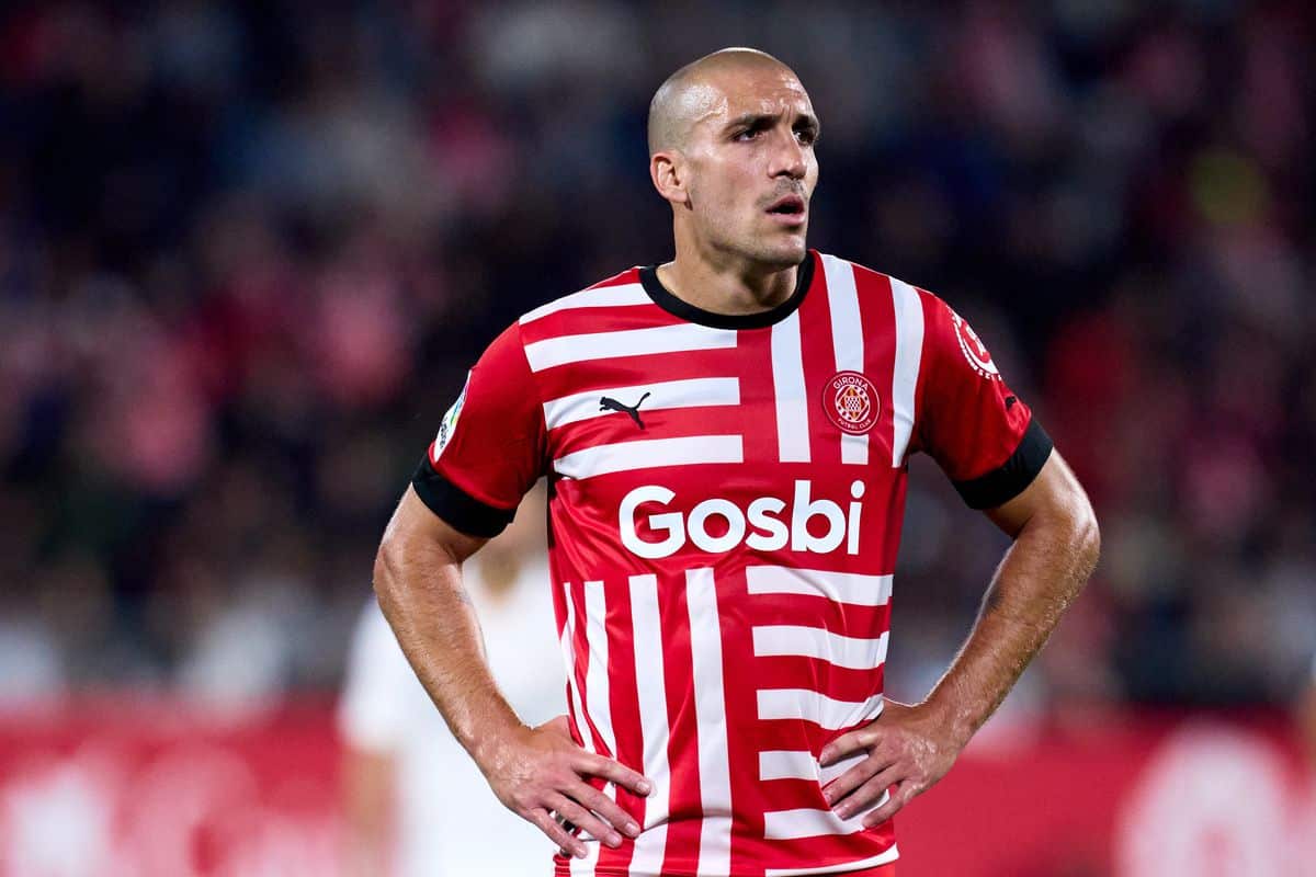 Barcelona finalize the signing of midfielder Oriol Romeu from Girona