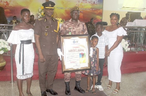 Prison warden honoured for capturing escapee