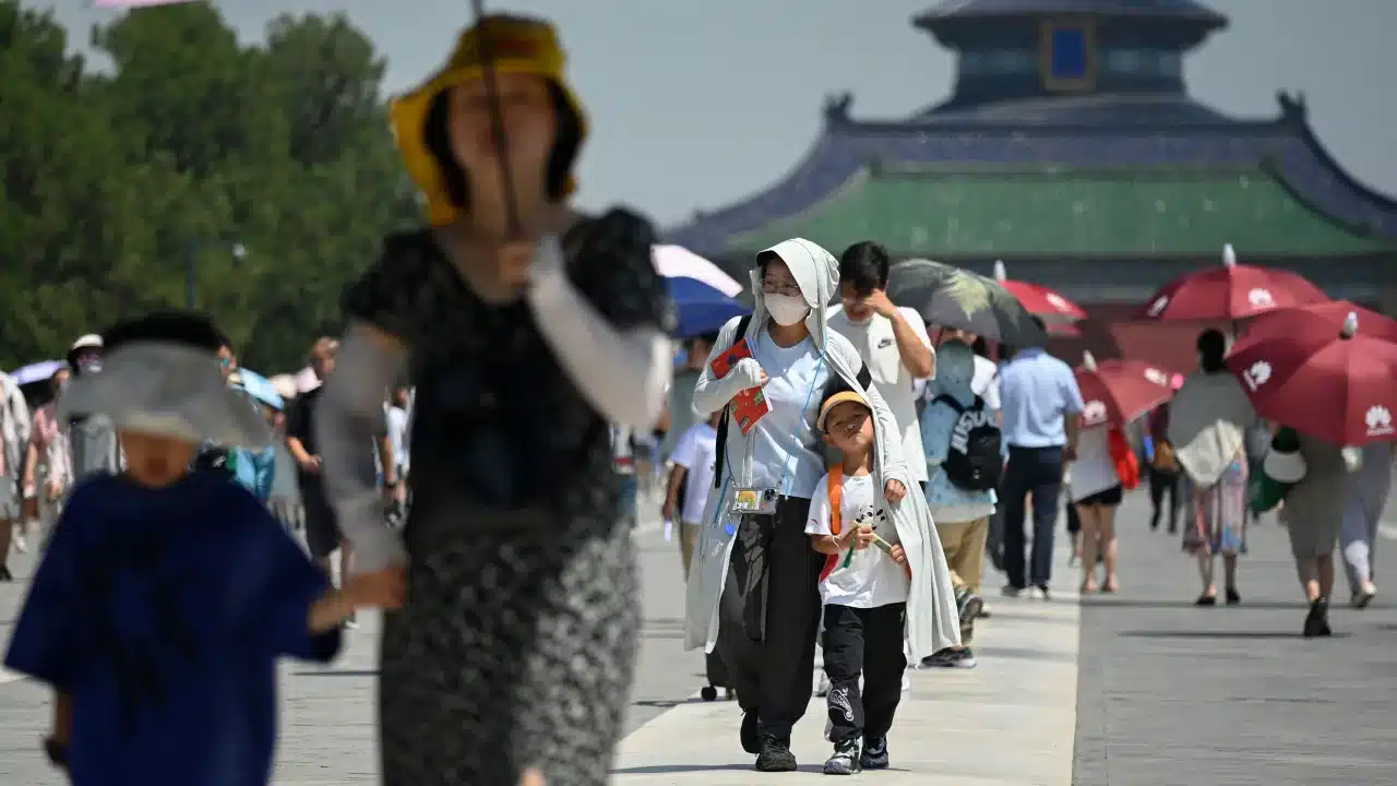 China surpasses its own record for most hot days in six-month period