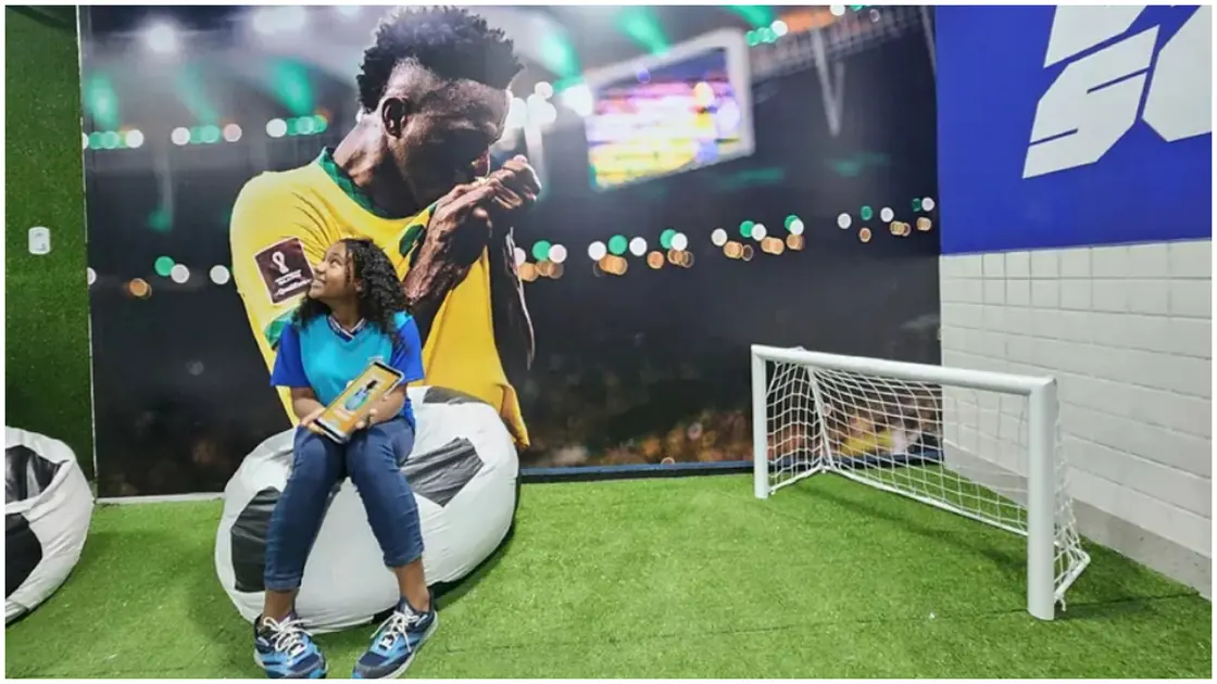 Vinicius Junior inaugurate sports centre at his alma mater in Brazil