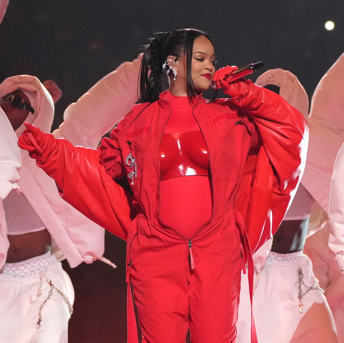 Being able to wear fashionable clothes in public again after child birth is a personal “rediscovery” – Rihanna