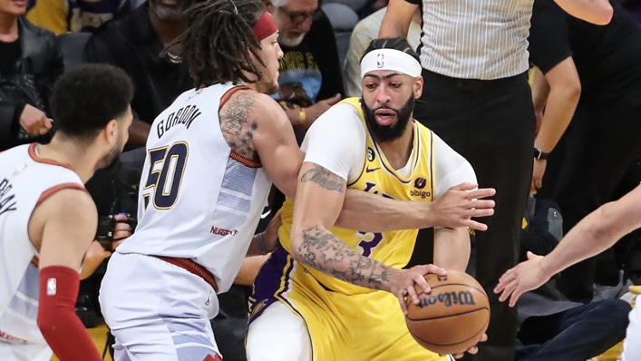 Davis extends contract with LA Lakers