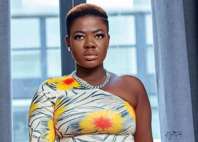 TikToker Asantewaa caught kissing a married man