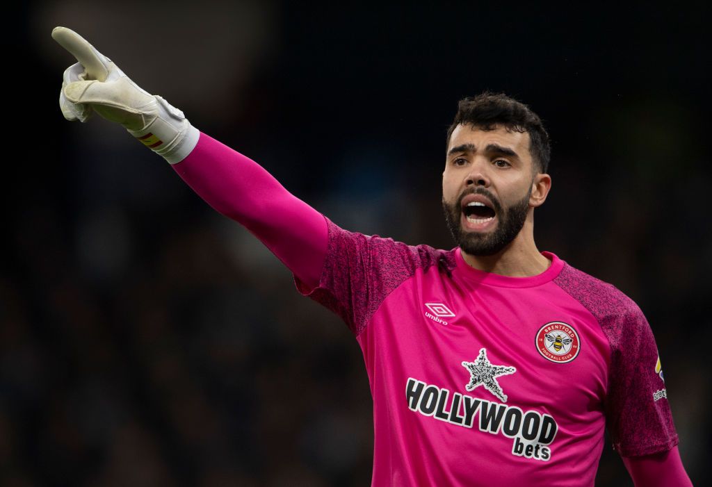 Arsenal target Bees goalkeeper Raya