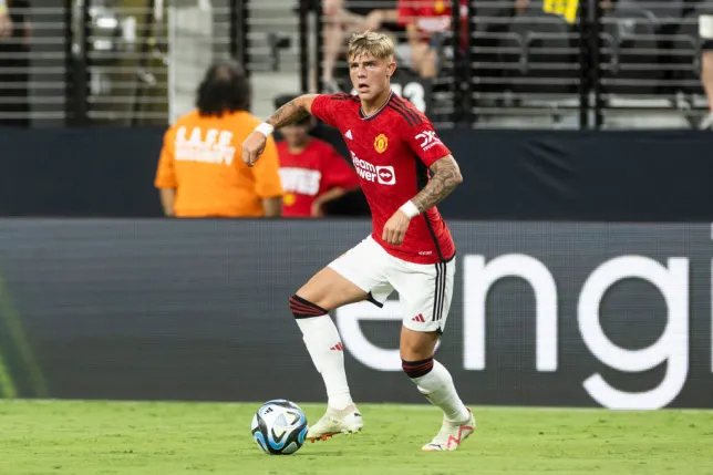 Brandon Williams set to leave Manchester United for Championship team