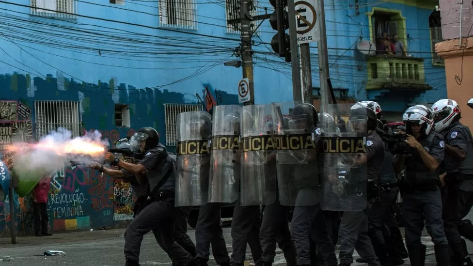 Police raids kill 43 in Brazil