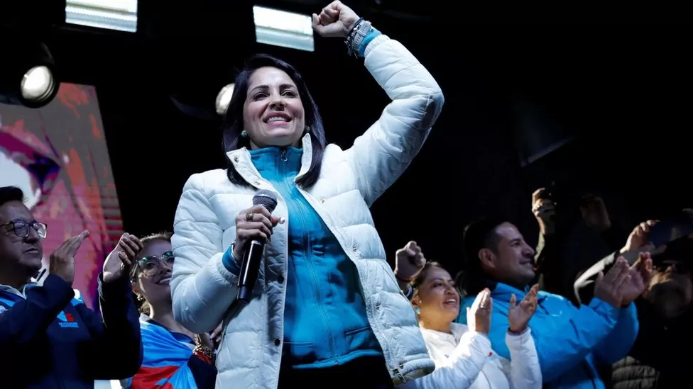 Leftist leads Ecuadorian presidential election despite an increase in violence