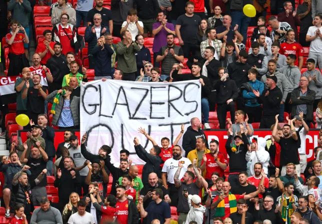 Manchester United supporters protest Glazers by staging a sit-in