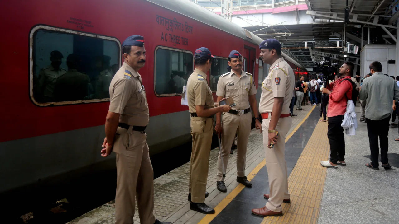 Four passengers killed as Indian railway official opens fire on moving train